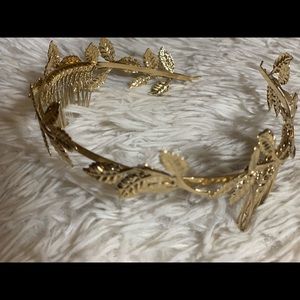 Vintage gold tone leaf tiara/crown